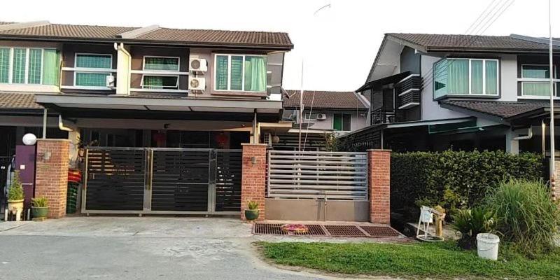 Kelly Homestay Сибу Екстериор снимка